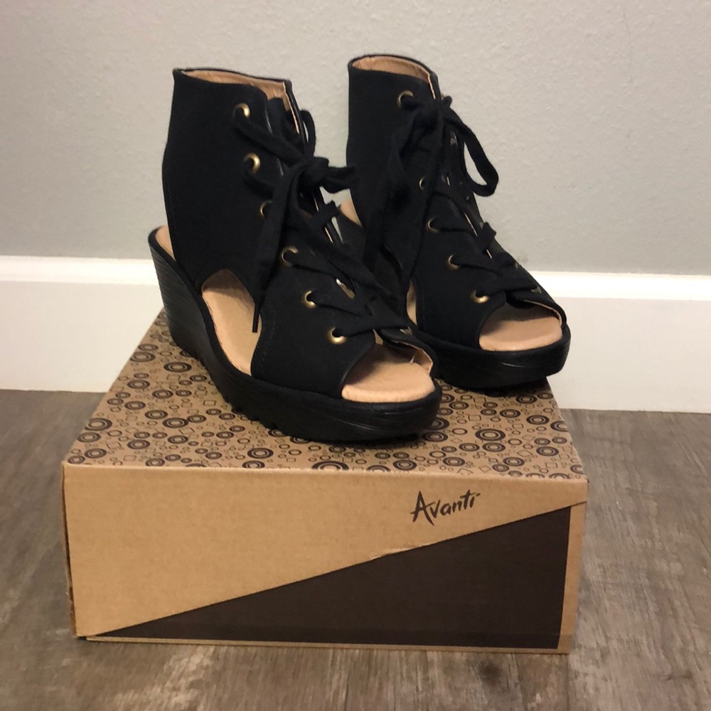 Avanti Torrie Black wedge shoe